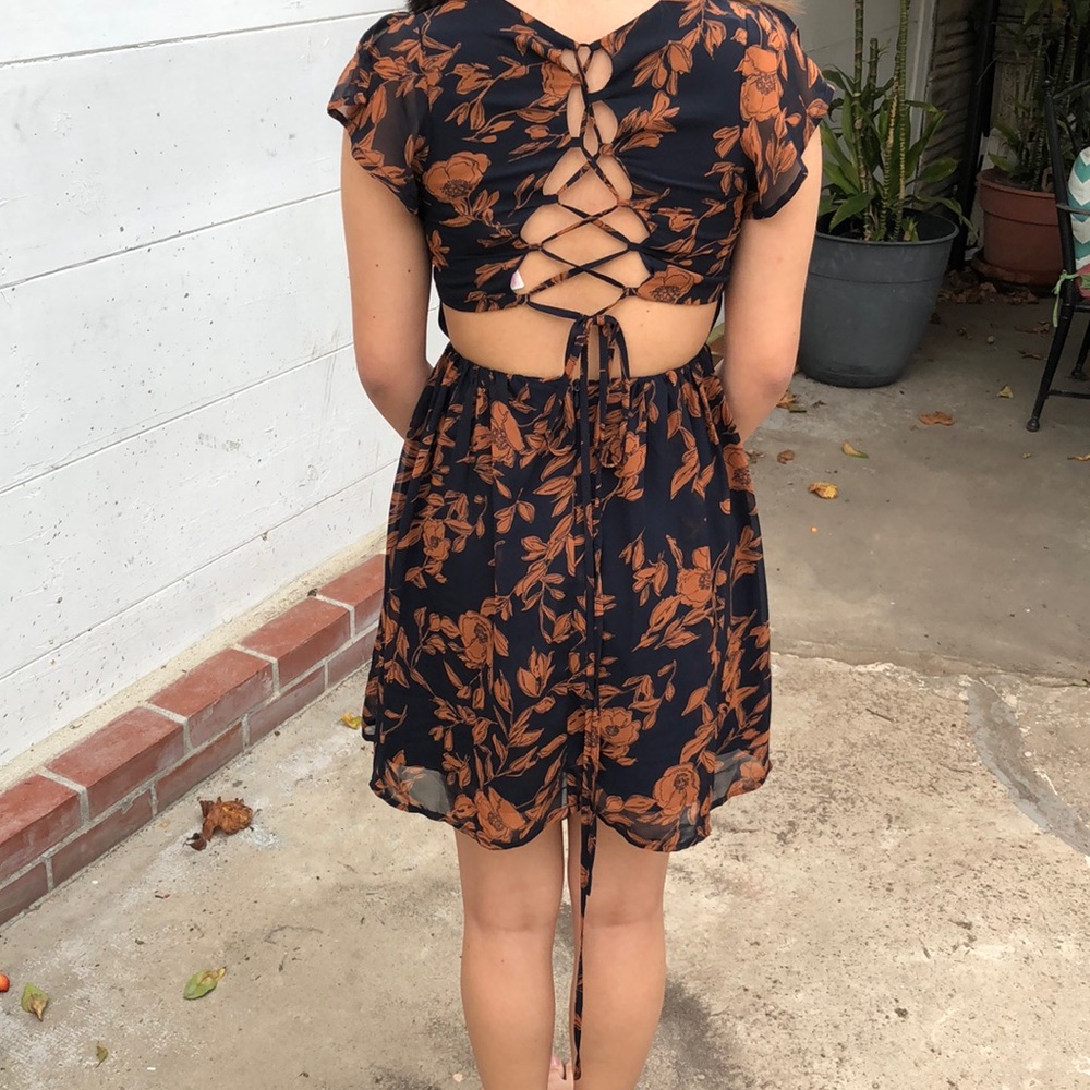 Floral Open Back Dress - Picture 8 of 8